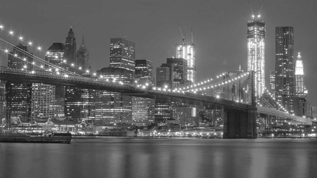 Brooklyn Bridge and the Manhattan skyline at night